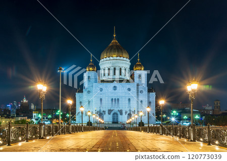 Cathedral of Christ the Savior and Patriarshy bridge at night in Moscow, Russia 120773039