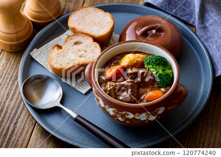 燉牛肉 120774240