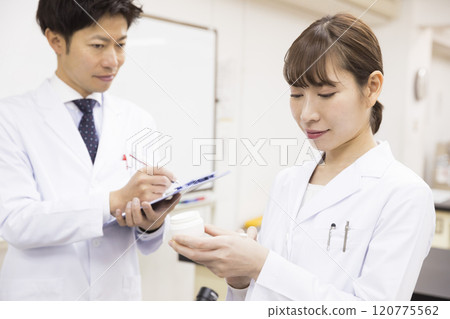 化妝品發展部女研究員開發護手霜 120775562