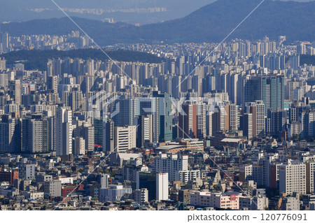 View of Seoul from Namsan Mountain 120776091