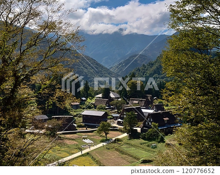 從遠處看初秋的五簇山/相倉合掌村 120776652