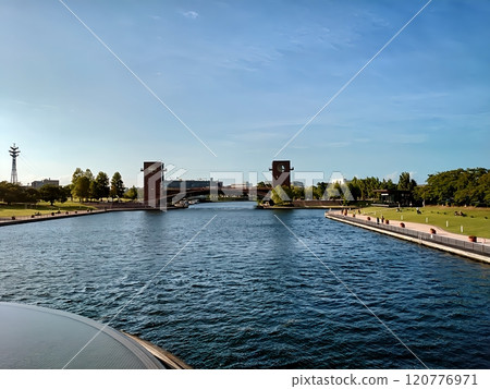 A view of the Tenmon Bridge at Fugan Canal Kansui Park in early autumn 120776971