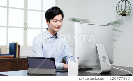 Businessman working on a computer in the office 120777553
