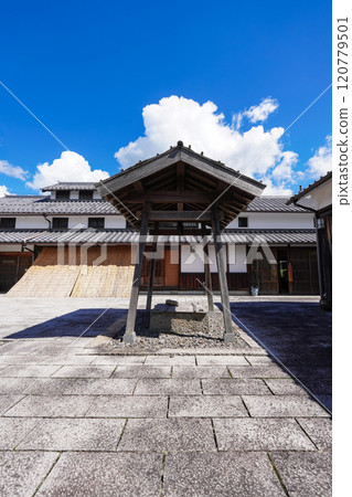 再現驛站中的人員及貨物交換的東海道電馬館（滋賀縣甲賀市土山） 120779501