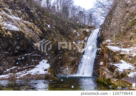 Akiu Falls in winter, Miyagi Prefecture Akiu Falls in winter, Miyagi Prefecture 120779643