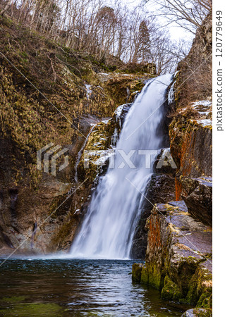 宮城縣秋保大瀧的冬天 120779649