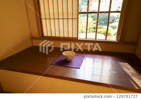 Tea house in the garden of the Tokyo Metropolitan Teien Art Museum 120781737