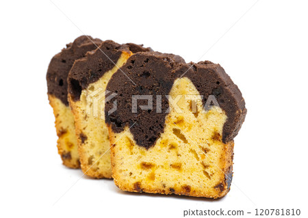 sponge cake with candied citrus fruits 120781810