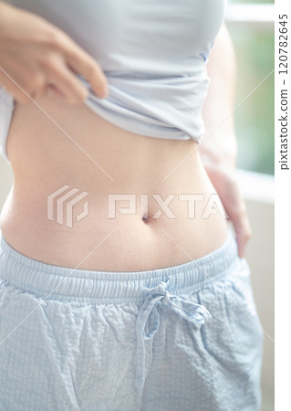 Slender woman's waist [part cut] 120782645