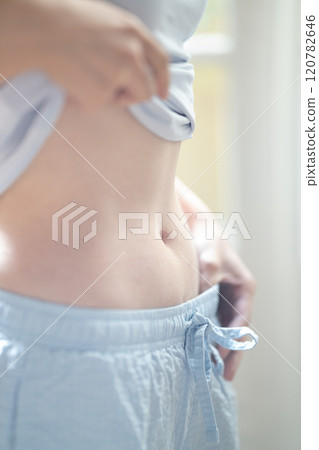 Slender woman's waist [part cut] 120782646