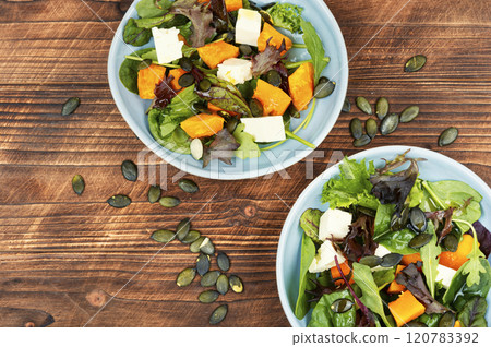 Tasty salad with feta and Hokkaido pumpkin 120783392