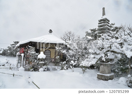 Snow Scene: East-facing Daikokuten at Sanshu-in Temple, Tenryu-ji Temple 120785299