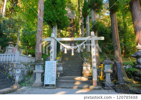 群馬縣甘樂郡妙義山中野岳神社的石階 群馬縣甘樂郡妙義山中野岳神社的石階 120785688