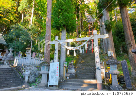 群馬縣甘樂郡妙義山中野岳神社的石階 群馬縣甘樂郡妙義山中野岳神社的石階 120785689