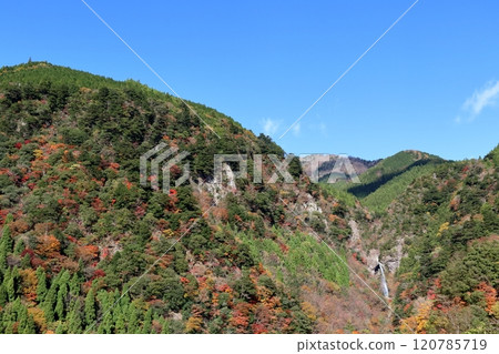 Oara Falls Momiji Gorge Clear Autumn Day (Kami City, Kochi Prefecture) Oara Falls Momiji Gorge Clear Autumn Day (Kami City, Kochi Prefecture) 120785719