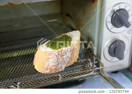 羅勒麵包 羅勒醬與法國麵包 120785794