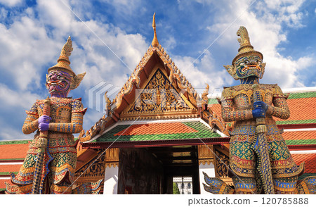 Guardian statues of Wat Phra Kaew (Temple of the Emerald Buddha) in Bangkok, Thailand Guardian statues of Wat Phra Kaew (Temple of the Emerald Buddha) in Bangkok, Thailand 120785888