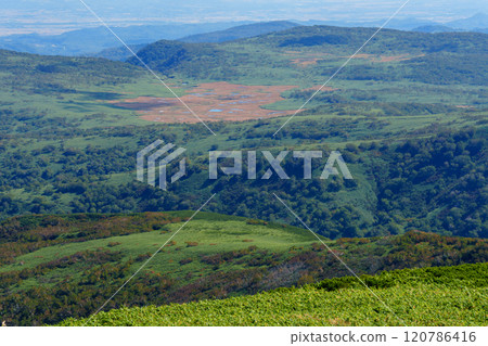 Climbing Mt. Shokanbetsu in autumn: Hokkaido's spectacular views, one of Japan's 200 famous mountains 120786416