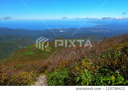 Climbing Mt. Shokanbetsu in autumn: Hokkaido's spectacular views, one of Japan's 200 famous mountains Climbing Mt. Shokanbetsu in autumn: Hokkaido's spectacular views, one of Japan's 200 famous mountains 120786422