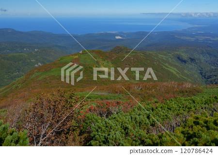 Climbing Mt. Shokanbetsu in autumn: Hokkaido's spectacular views, one of Japan's 200 famous mountains Climbing Mt. Shokanbetsu in autumn: Hokkaido's spectacular views, one of Japan's 200 famous mountains 120786424