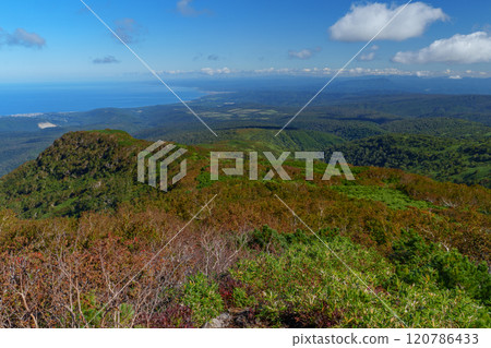 Climbing Mt. Shokanbetsu in autumn: Hokkaido's spectacular views, one of Japan's 200 famous mountains 120786433