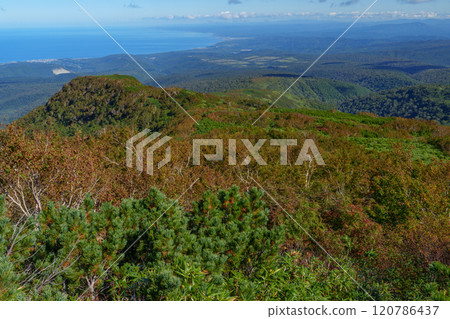 Climbing Mt. Shokanbetsu in autumn: Hokkaido's spectacular views, one of Japan's 200 famous mountains Climbing Mt. Shokanbetsu in autumn: Hokkaido's spectacular views, one of Japan's 200 famous mountains 120786437