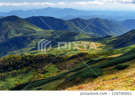 Climbing Mt. Shokanbetsu: Spectacular views of Hokkaido in autumn - One of Japan's 200 famous mountains 120786661