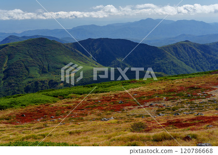 Climbing Mt. Shokanbetsu: Spectacular views of Hokkaido in autumn - One of Japan's 200 famous mountains 120786668