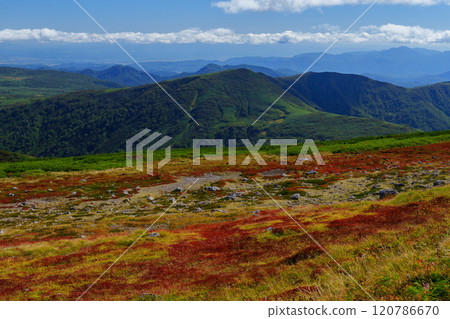 Climbing Mt. Shokanbetsu: Spectacular views of Hokkaido in autumn - One of Japan's 200 famous mountains 120786670