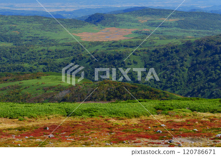 Climbing Mt. Shokanbetsu: Spectacular views of Hokkaido in autumn - One of Japan's 200 famous mountains 120786671