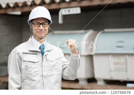 Men with work clothes to play guts 120786676