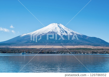 Spectacular view from Lake Yamanaka Spectacular view from Lake Yamanaka 120786932