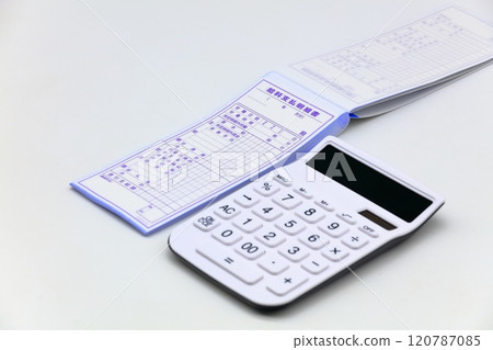 薪資單和計算器的圖像 120787085