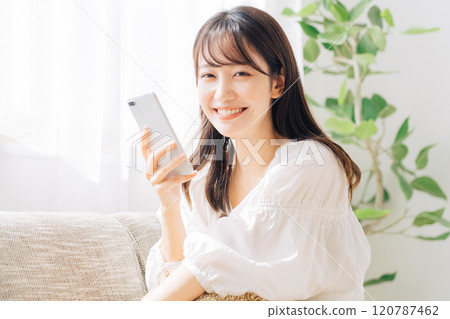 有智慧型手機的女人 120787462