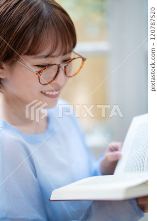 A young woman reading 120787520