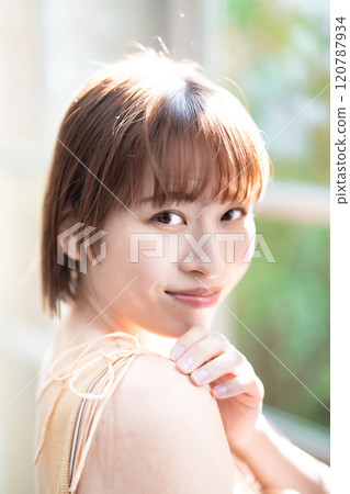 A young woman with a feminine short bob 120787934