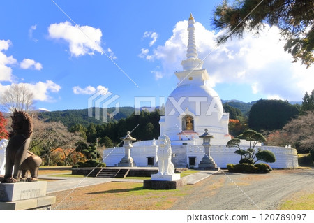Fuji Buddha Stupa Peace Park, Gotemba City, Shizuoka Prefecture, white Fuji Buddha Stupa Fuji Buddha Stupa Peace Park, Gotemba City, Shizuoka Prefecture, white Fuji Buddha Stupa 120789097