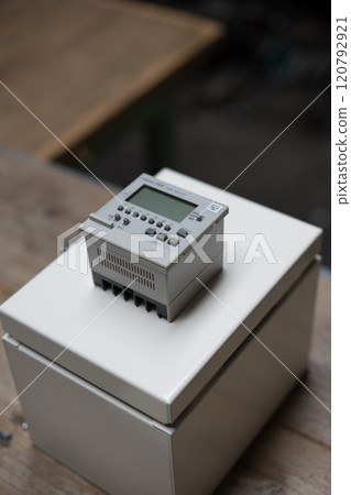 準備在控制箱內安裝設備 準備在控制箱內安裝設備 120792921