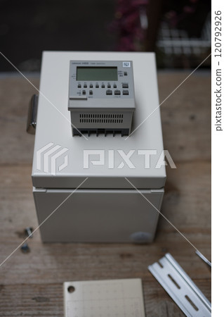 Preparing the control box for device installation Preparing the control box for device installation 120792926