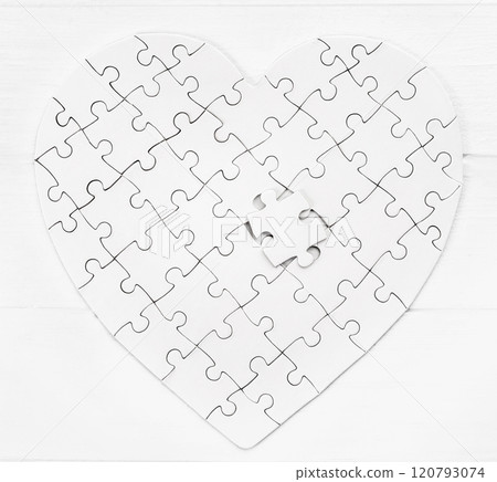 Puzzle in form of heart 120793074