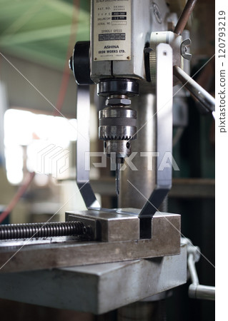 Threading with a Tapping Drilling Machine Threading with a Tapping Drilling Machine 120793219