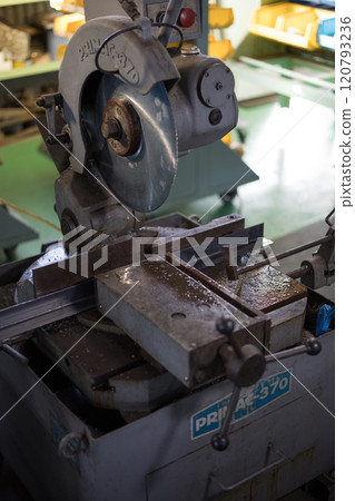 Cutting material with a metal saw Cutting material with a metal saw 120793236