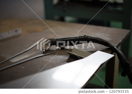 Cutting parts with a plasma cutter 120793535