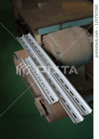 Deburring DIN rails Deburring DIN rails 120793560