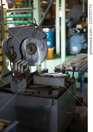 Cutting material with a metal saw Cutting material with a metal saw 120793773