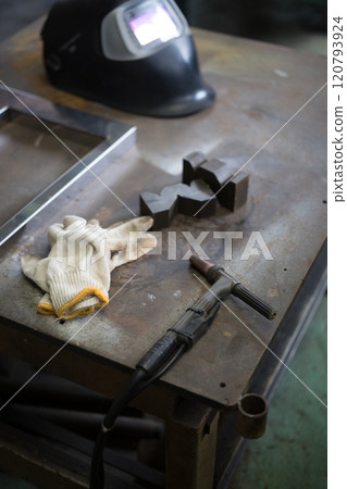Welding stainless steel with TIG welding 120793924