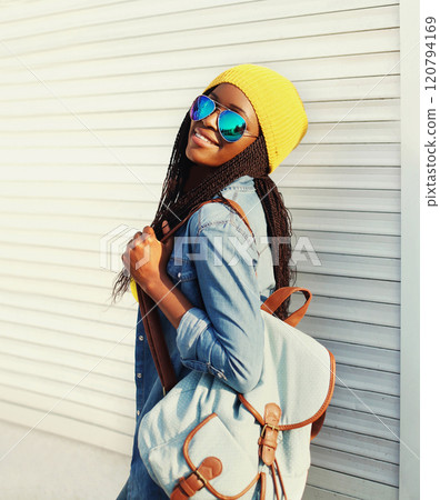 Fashion pretty young african woman walking in city 120794169