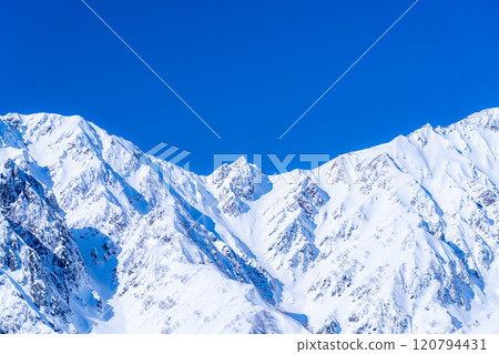 [Snowy mountain material] Landscape seen from Mt. Kotomi in winter [Nagano Prefecture] 120794431