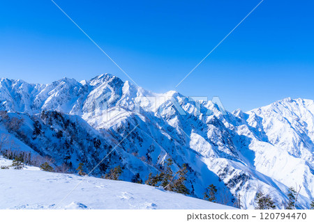 [Snowy mountain material] Landscape seen from Mt. Kotomi in winter [Nagano Prefecture] 120794470