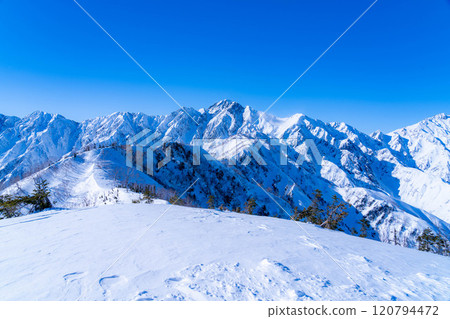 [Snowy mountain material] Landscape seen from Mt. Kotomi in winter [Nagano Prefecture] 120794472